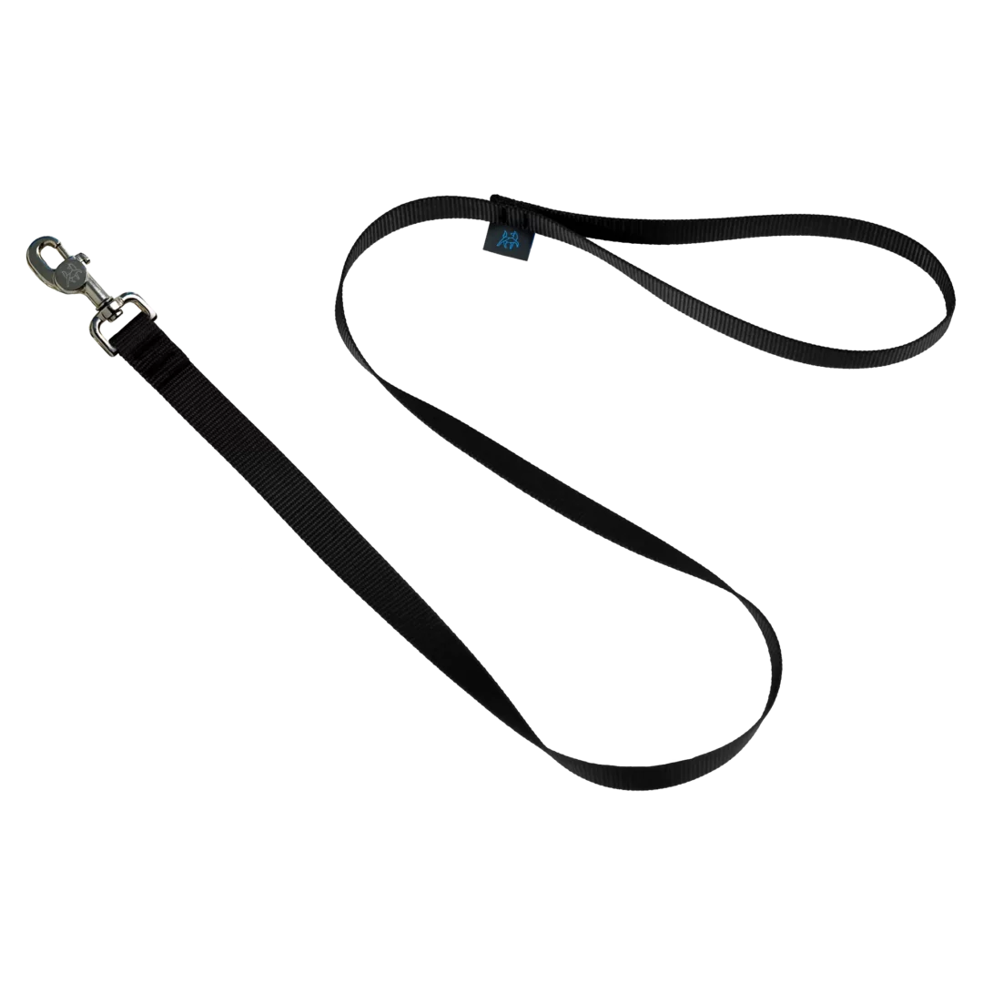 NAHAK | Laisse noire standard quatre pieds pour chien.Nature Animale, votre référence en alimentation animale et sport canin à Mascouche.